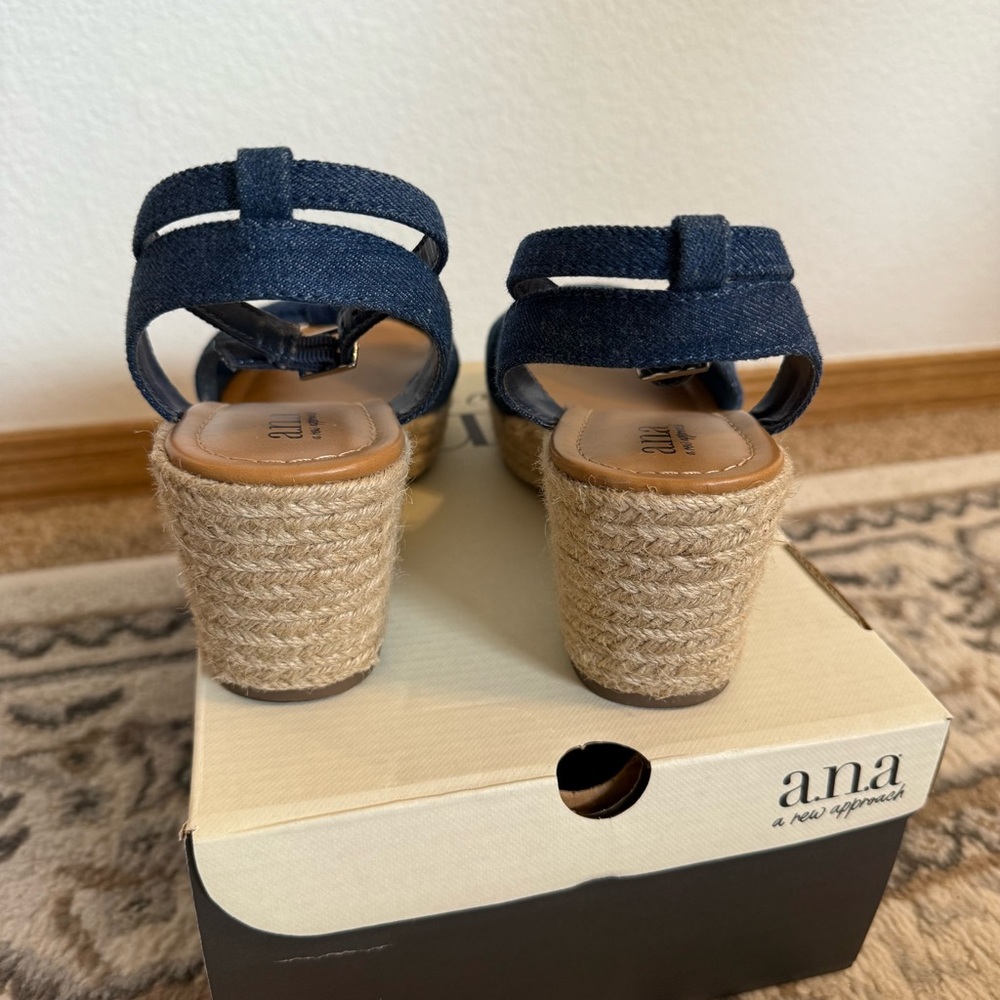 a.n.a Women's Denim Blue Chambray Wedge Espadrille Sandals - Picture 5 of 6